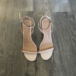 Report Kitten Heels Size 8.5